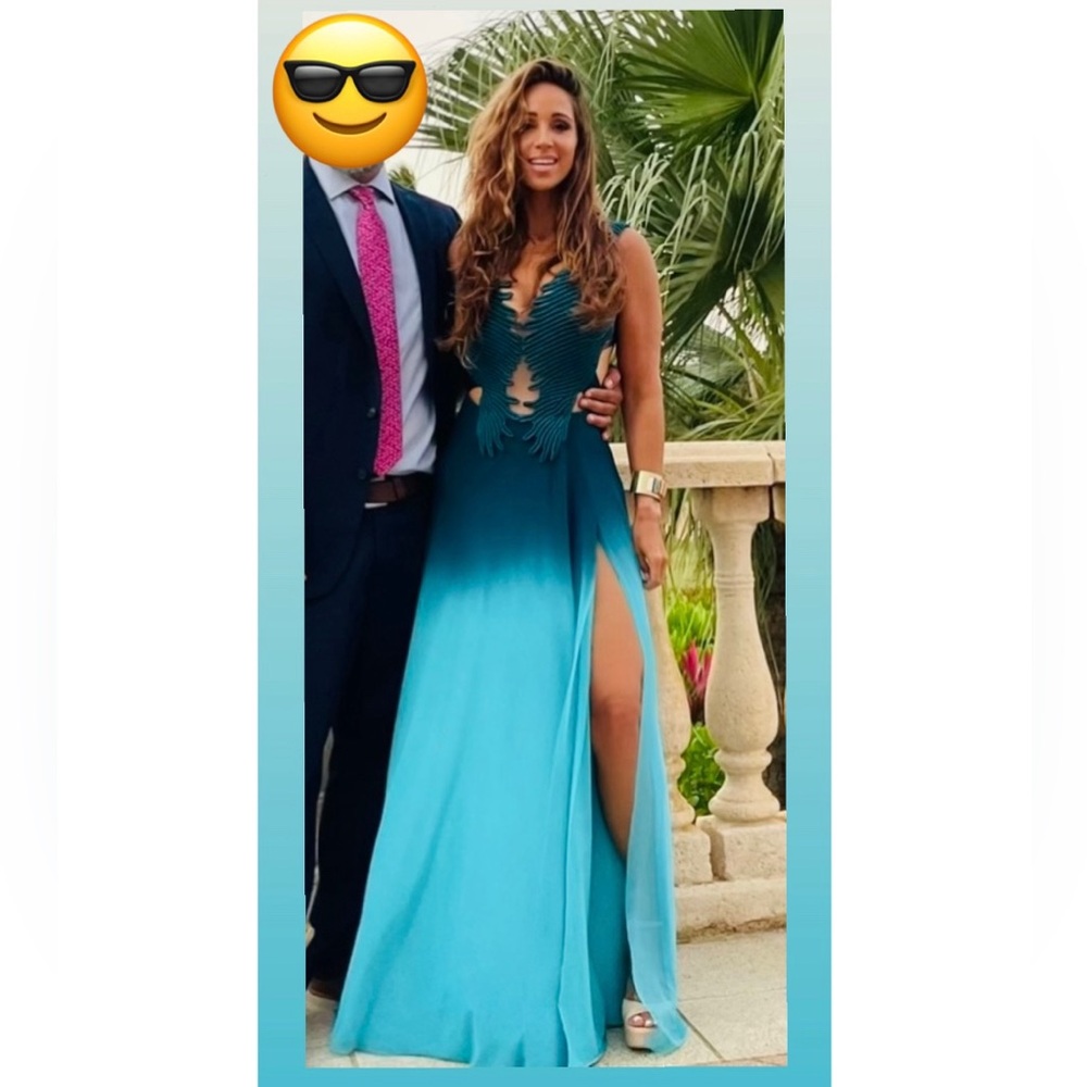 Absolutely STUNNING, Custom Entreaguas Dream Dress. Like New.